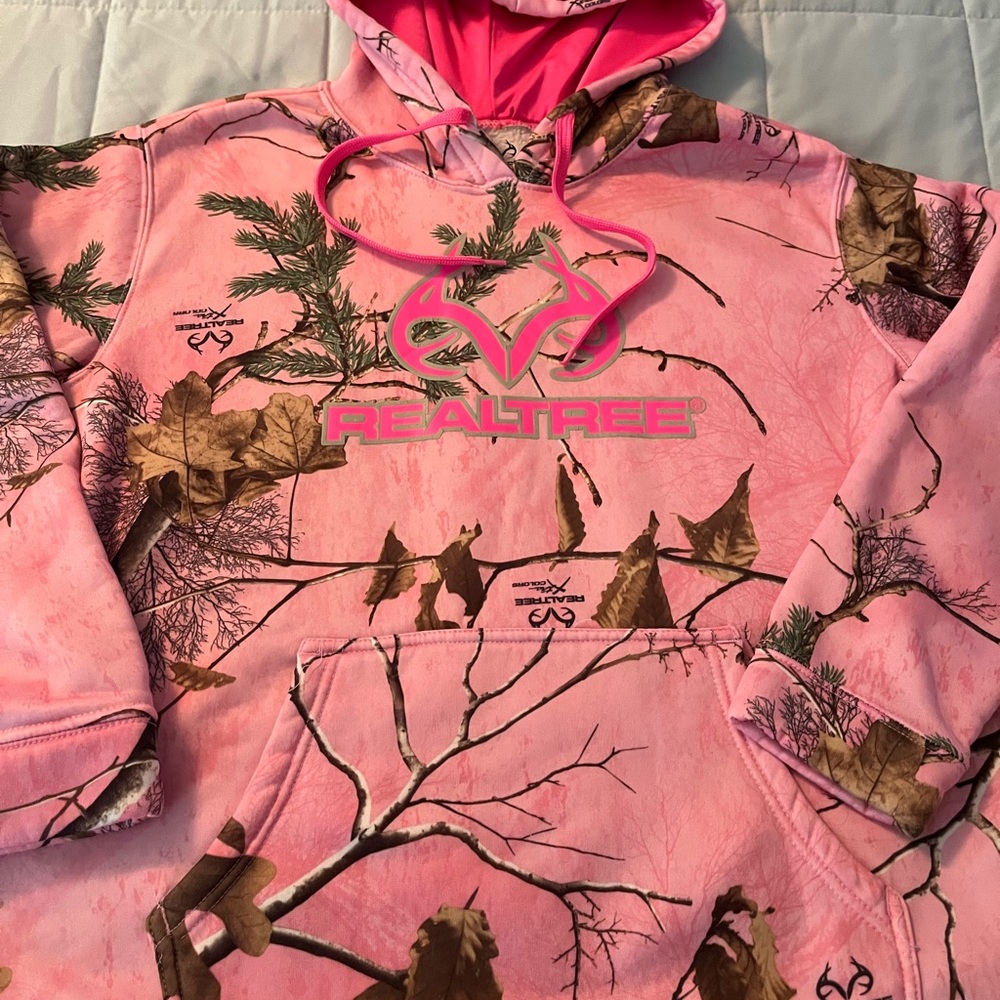 Super cute Real Tree sweatshirt with lined hood and kangaroo pocket BNWOT